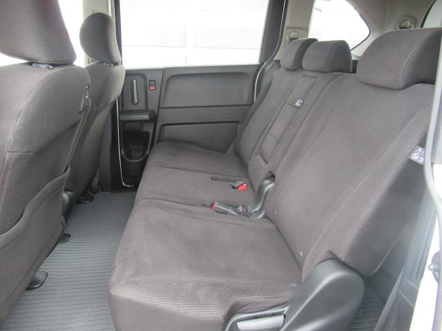 フリード Gジャストセレクション 4WD 純正ナビ ワンセグTV CD再生 リアカメラ ETC車載器 社外15インチアルミホイール 片側電動スライドドア 3列シート フロアマット 盗難防止装置(32枚目)