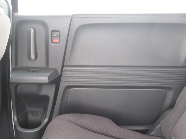 フリード Gジャストセレクション 4WD 純正ナビ ワンセグTV CD再生 リアカメラ ETC車載器 社外15インチアルミホイール 片側電動スライドドア 3列シート フロアマット 盗難防止装置(33枚目)