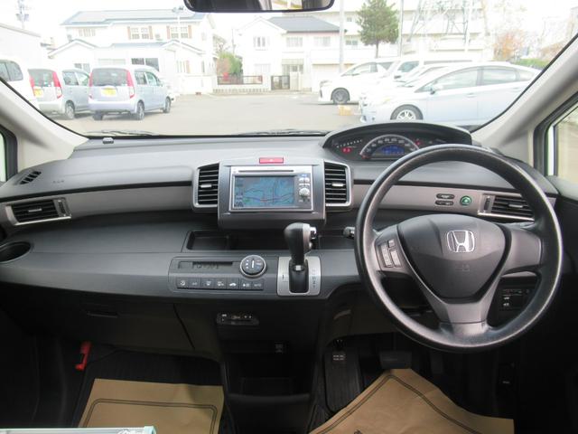 フリード Gジャストセレクション 4WD 純正ナビ ワンセグTV CD再生 リアカメラ ETC車載器 社外15インチアルミホイール 片側電動スライドドア 3列シート フロアマット 盗難防止装置(39枚目)