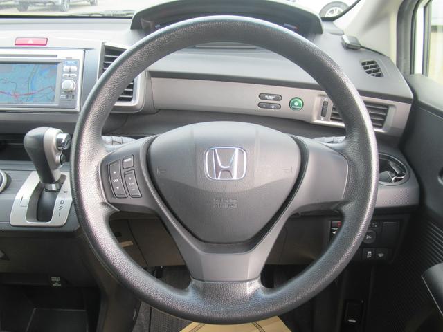 フリード Gジャストセレクション 4WD 純正ナビ ワンセグTV CD再生 リアカメラ ETC車載器 社外15インチアルミホイール 片側電動スライドドア 3列シート フロアマット 盗難防止装置(40枚目)