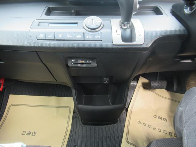 フリード Gジャストセレクション 4WD 純正ナビ ワンセグTV CD再生 リアカメラ ETC車載器 社外15インチアルミホイール 片側電動スライドドア 3列シート フロアマット 盗難防止装置(50枚目)