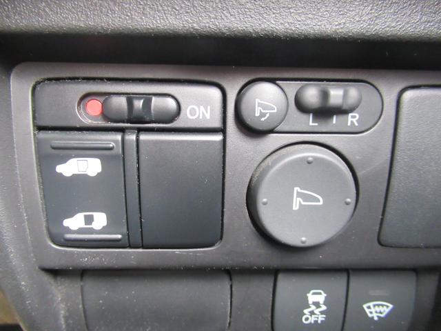 フリード Gジャストセレクション 4WD 純正ナビ ワンセグTV CD再生 リアカメラ ETC車載器 社外15インチアルミホイール 片側電動スライドドア 3列シート フロアマット 盗難防止装置(54枚目)