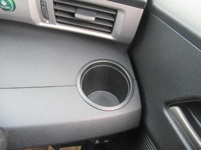 フリード Gジャストセレクション 4WD 純正ナビ ワンセグTV CD再生 リアカメラ ETC車載器 社外15インチアルミホイール 片側電動スライドドア 3列シート フロアマット 盗難防止装置(56枚目)