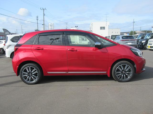 フィット e:HEVリュクス 4WD HondaSENSING 純正ナビ インターナビ対応 純正16インチアルミホイール 障害物センサー リアカメラ LEDヘッドライト Bluetooth接続 CD/DVD再生 ETC(4枚目)