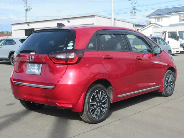 フィット e:HEVリュクス 4WD HondaSENSING 純正ナビ インターナビ対応 純正16インチアルミホイール 障害物センサー リアカメラ LEDヘッドライト Bluetooth接続 CD/DVD再生 ETC(5枚目)