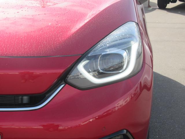 フィット e:HEVリュクス 4WD HondaSENSING 純正ナビ インターナビ対応 純正16インチアルミホイール 障害物センサー リアカメラ LEDヘッドライト Bluetooth接続 CD/DVD再生 ETC(20枚目)