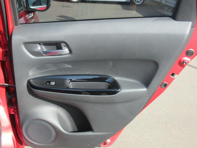 フィット e:HEVリュクス 4WD HondaSENSING 純正ナビ インターナビ対応 純正16インチアルミホイール 障害物センサー リアカメラ LEDヘッドライト Bluetooth接続 CD/DVD再生 ETC(32枚目)