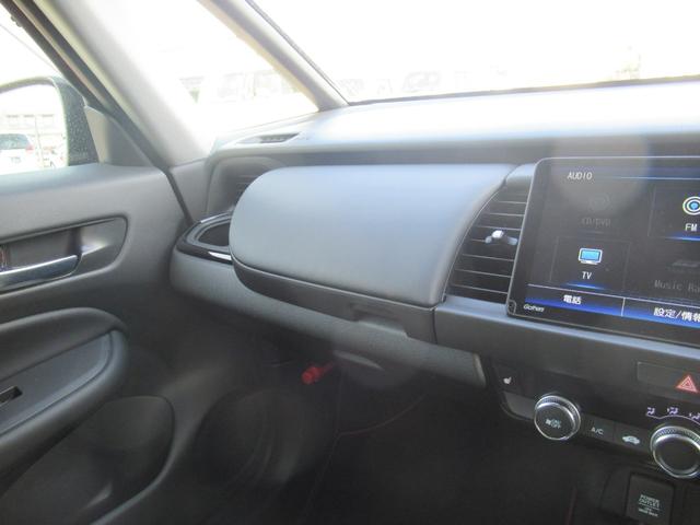 フィット e:HEVリュクス 4WD HondaSENSING 純正ナビ インターナビ対応 純正16インチアルミホイール 障害物センサー リアカメラ LEDヘッドライト Bluetooth接続 CD/DVD再生 ETC(63枚目)