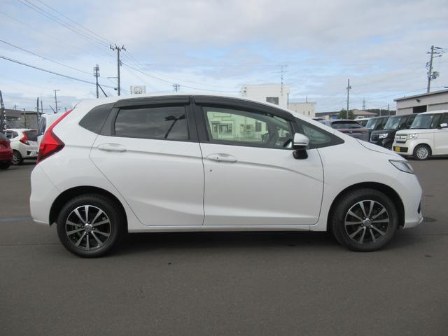 フィット 13G・Fコンフォートエディション 4WD HondaSENSING ドラレコ前後 社外ナビ フルセグTV Bluetooth接続 レーンアシスト LEDヘッドライト 社外15インチアルミホイール シートヒーター ETC車載器(4枚目)