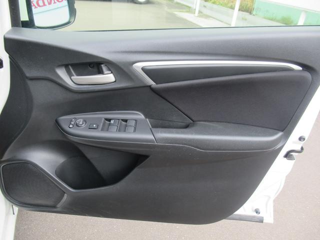 フィット 13G・Fコンフォートエディション 4WD HondaSENSING ドラレコ前後 社外ナビ フルセグTV Bluetooth接続 レーンアシスト LEDヘッドライト 社外15インチアルミホイール シートヒーター ETC車載器(26枚目)