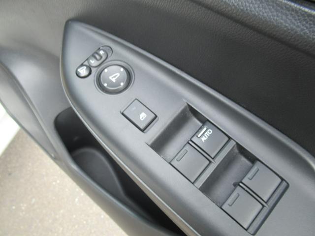 フィット 13G・Fコンフォートエディション 4WD HondaSENSING ドラレコ前後 社外ナビ フルセグTV Bluetooth接続 レーンアシスト LEDヘッドライト 社外15インチアルミホイール シートヒーター ETC車載器(27枚目)