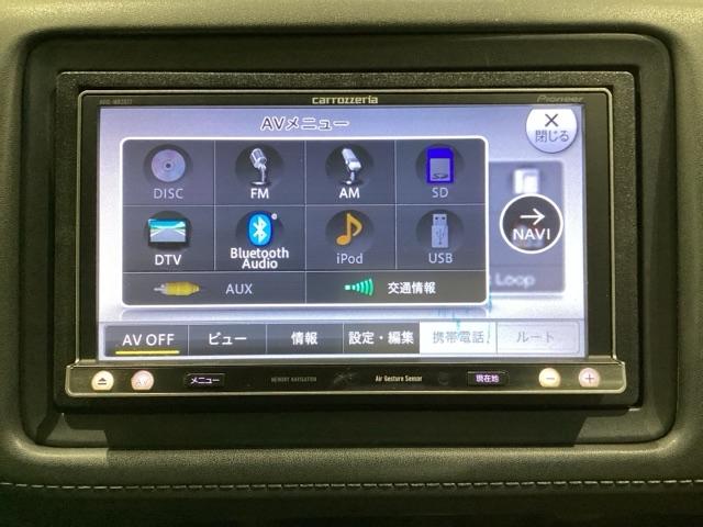 ワイド画面のナビゲーションはフルセグＴＶ対応のメモリーナビ（社外品）を搭載しています。Ｂｌｕｅｔｏｏｔｈオーディオ機能がありますので、スマートフォンなどの音楽も再生できます。