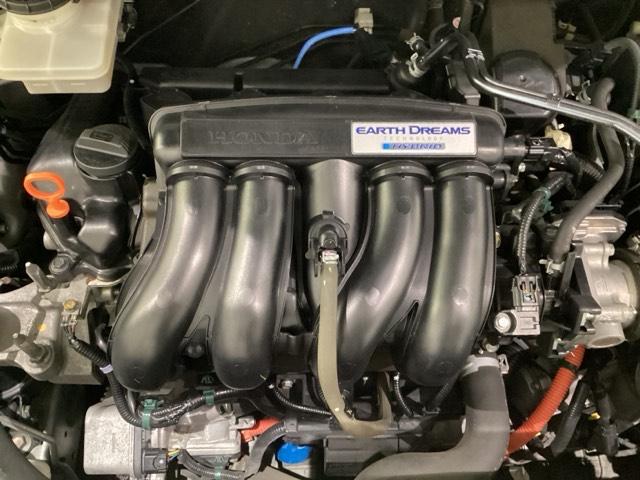 ホンダスタッフがしっかり整備して保証付きにてお渡し致します。エンジンルーム＆室内ルームともにクリーニング済みで清潔です。快適なドライブをお楽しみください。