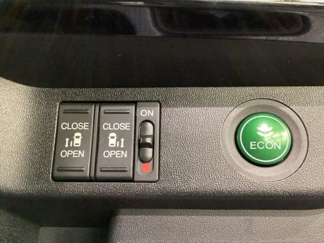 ステップワゴンスパーダ スパーダホンダセンシング　いまコレ＋新品・フロアカーペットマット付　リモコンエンジンスターター付　光触媒抗菌消臭施工済（15枚目）