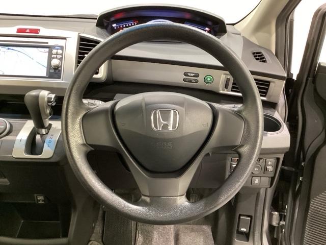 フリード Ｇジャストセレクション　光触媒抗菌消臭施工済（11枚目）