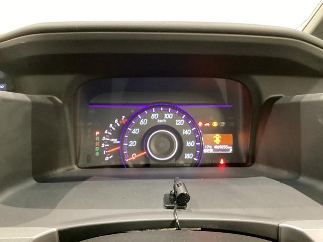 ステップワゴンスパーダ Ｚクールスピリット　光触媒抗菌消臭施工済（10枚目）