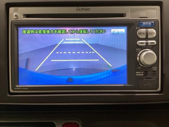 バックでの車庫入れも安心です！　リアカメラが付いているバックモニター付のナビを装備しております。操作線もついており距離感も画面から確認できます。
