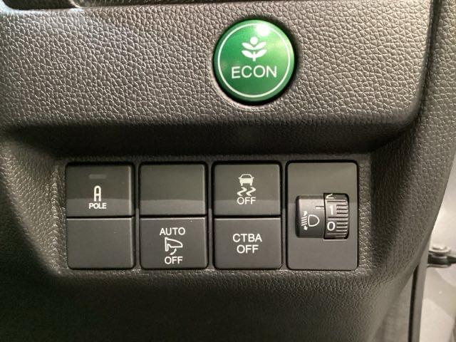 フィット １３Ｇ・Ｆパッケージファインエディション　光触媒抗菌消臭施工済（13枚目）