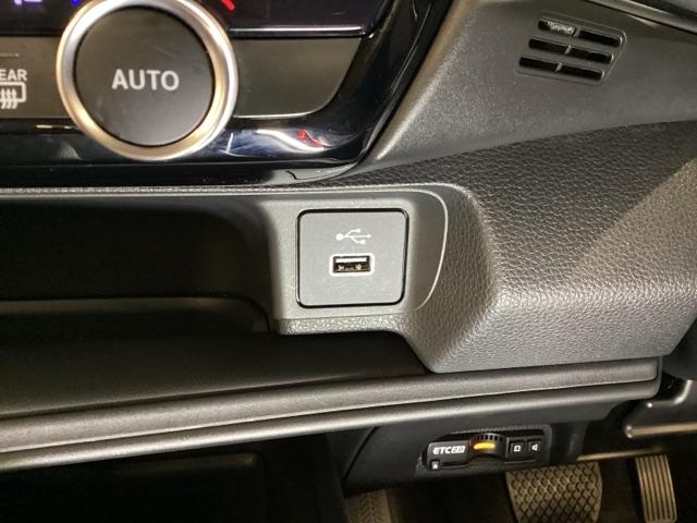 ヴェゼル ｅ：ＨＥＶＸ　いまコレ＋新品・フロアカーペットマット付　光触媒抗菌消臭施工済（15枚目）