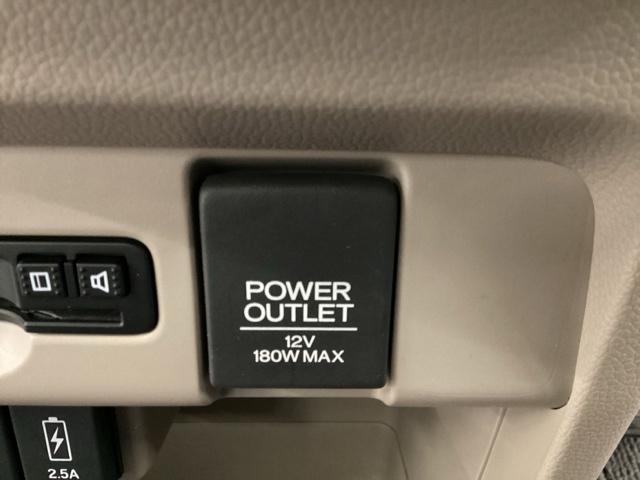 アクセサリーソケットはＵＳＢのアダプターなどをつければ、スマホの充電にも使えます。