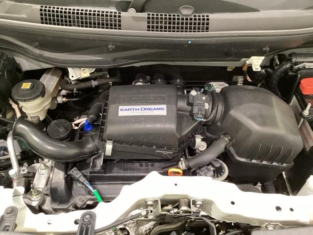 ホンダスタッフがしっかり整備して保証付きにてお渡し致します。エンジンルーム＆室内ルームともにクリーニング済みで清潔です。快適なドライブをお楽しみください。