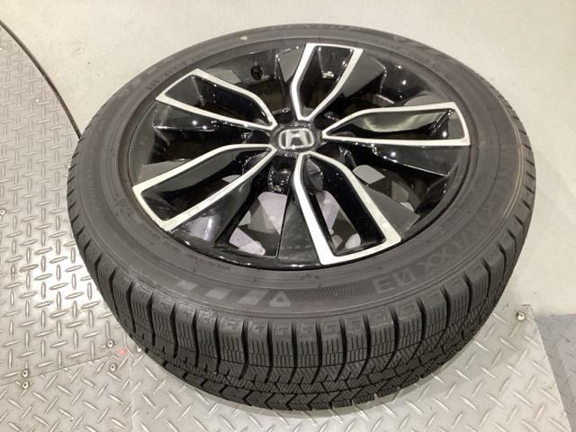 ヴェゼル ｅ：ＨＥＶＺ　中古スタッドレスタイヤ、純正ナビディスプレー、ドライブレコーダー前後装着＋ＥＴＣ付　当社デモカー（3枚目）