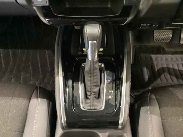 ヴェゼル ｅ：ＨＥＶＺ　中古スタッドレスタイヤ、純正ナビディスプレー、ドライブレコーダー前後装着＋ＥＴＣ付　当社デモカー（11枚目）