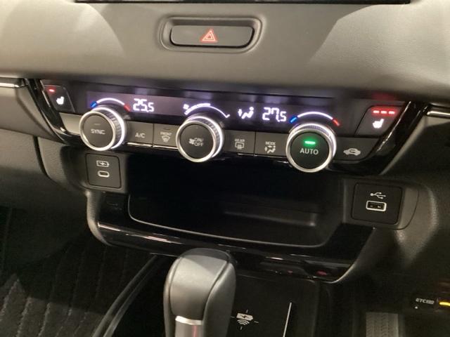 ヴェゼル ｅ：ＨＥＶＺ　中古スタッドレスタイヤ、純正ナビディスプレー、ドライブレコーダー前後装着＋ＥＴＣ付　当社デモカー（12枚目）