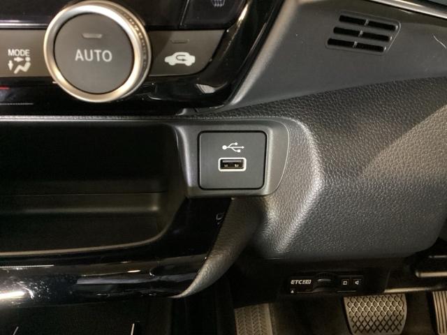 ヴェゼル ｅ：ＨＥＶＺ　中古スタッドレスタイヤ、純正ナビディスプレー、ドライブレコーダー前後装着＋ＥＴＣ付　当社デモカー（13枚目）