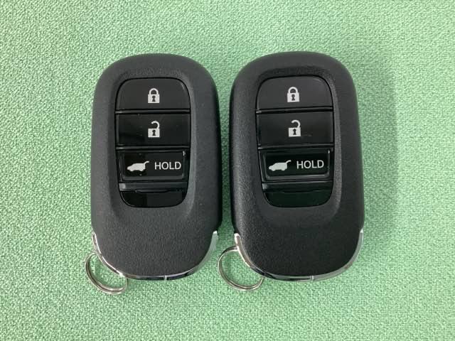 ヴェゼル ｅ：ＨＥＶＺ　中古スタッドレスタイヤ、純正ナビディスプレー、ドライブレコーダー前後装着＋ＥＴＣ付　当社デモカー（17枚目）