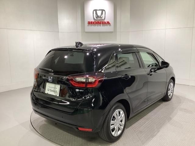 フィット ｅ：ＨＥＶホーム　当社レンタアップ　光触媒抗菌消臭施工済（3枚目）