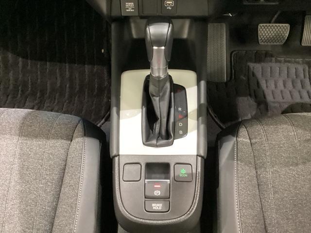 フィット ｅ：ＨＥＶホーム　当社レンタアップ　光触媒抗菌消臭施工済（9枚目）