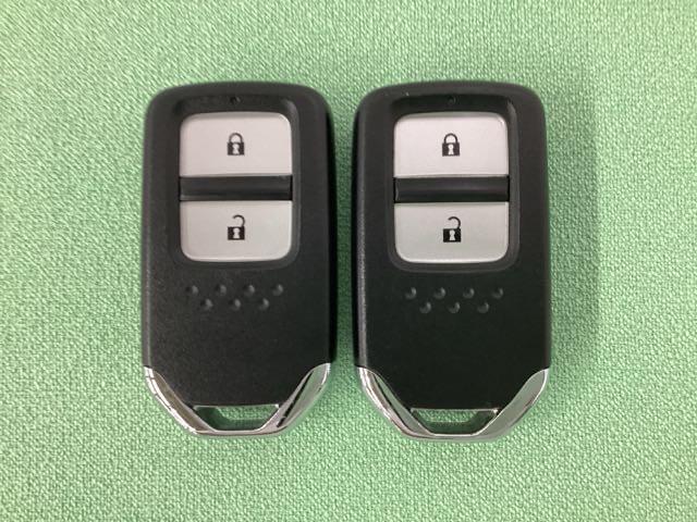 フィット ｅ：ＨＥＶホーム　当社レンタアップ　光触媒抗菌消臭施工済（13枚目）