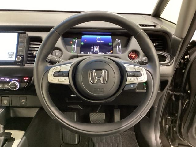 フィット ｅ：ＨＥＶリュクス　光触媒抗菌消臭施工済（12枚目）