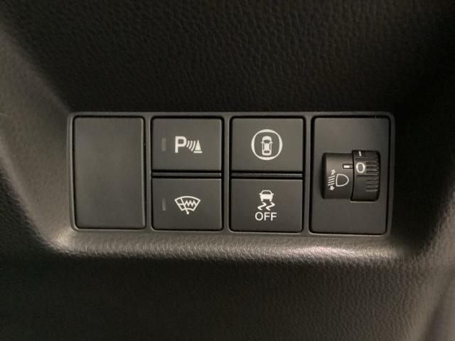 フィット ｅ：ＨＥＶリュクス　光触媒抗菌消臭施工済（14枚目）