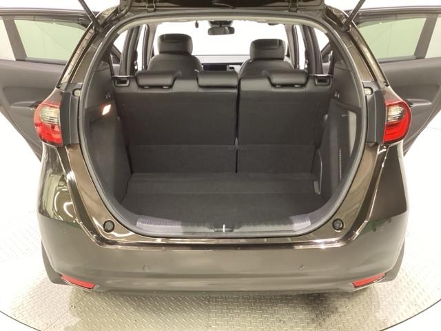 フィット ｅ：ＨＥＶリュクス　光触媒抗菌消臭施工済（20枚目）