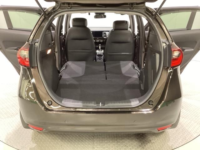 フィット ｅ：ＨＥＶリュクス　光触媒抗菌消臭施工済（21枚目）