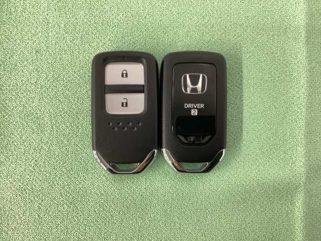 フィット ベーシック　光触媒抗菌消臭施工済（13枚目）