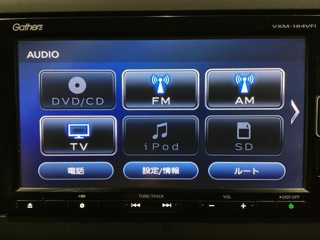 ナビゲーションはフルセグＴＶ対応のＧａｔｈｅｒｓ純正メモリーナビを搭載しています。Ｂｌｕｅｔｏｏｔｈオーディオ機能がありますので、スマートフォンなどの音楽も再生できます。