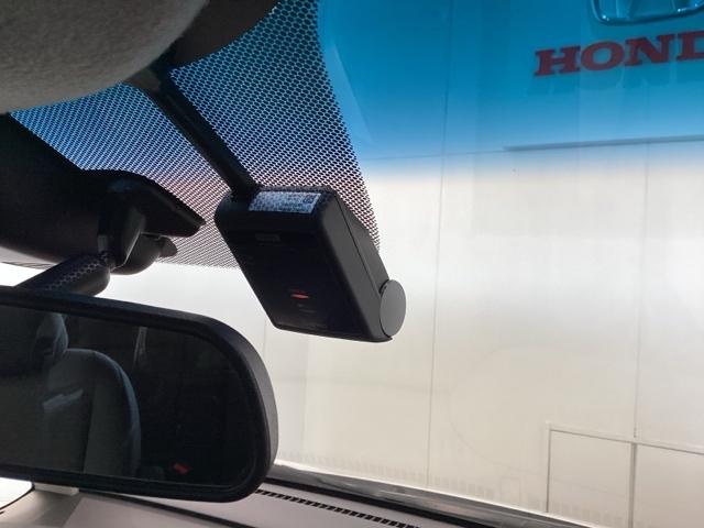 ドライブレコーダーが前方の監視をしてくれます。衝突や急ブレーキなどを感知した場合に、記録された動画が万が一の際に直前の状況を把握する手助けとなります。