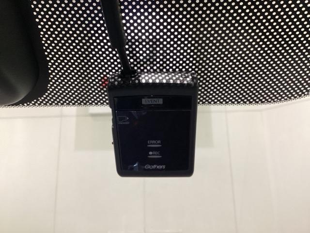 ドライブレコーダーが前方の監視をしてくれます。衝突や急ブレーキなどを感知した場合に、記録された動画が万が一の際に直前の状況を把握する手助けとなります。