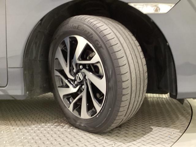 精悍なデザインの純正アルミホイールを装備しています。足元を引き立てて、美しいボディラインを一層引き締めてくれています。