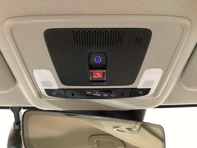 ヴェゼル ｅ：ＨＥＶＺ　いまコレ＋新品・フロアカーペットマット付　ドライブレコーダー前後装備車　光触媒抗菌消臭施工済（8枚目）