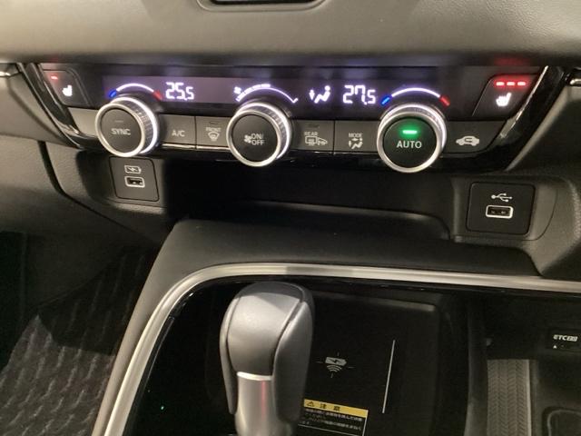 ヴェゼル ｅ：ＨＥＶＺ　いまコレ＋新品・フロアカーペットマット付　ドライブレコーダー前後装備車　光触媒抗菌消臭施工済（12枚目）