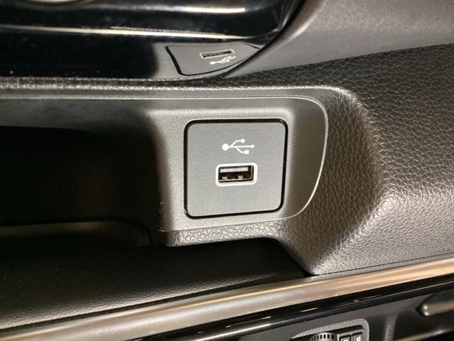 ヴェゼル ｅ：ＨＥＶＺ　いまコレ＋新品・フロアカーペットマット付　ドライブレコーダー前後装備車　光触媒抗菌消臭施工済（14枚目）