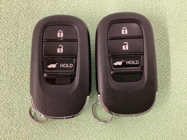 ヴェゼル ｅ：ＨＥＶＺ　いまコレ＋新品・フロアカーペットマット付　ドライブレコーダー前後装備車　光触媒抗菌消臭施工済（17枚目）