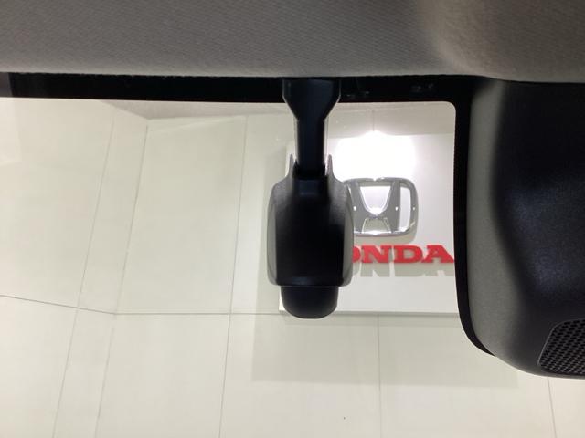 ヴェゼル ｅ：ＨＥＶＺ　いまコレ＋新品・フロアカーペットマット付　ドライブレコーダー前後装備車　光触媒抗菌消臭施工済（20枚目）