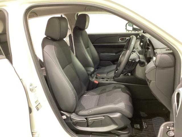 ヴェゼル ｅ：ＨＥＶＺ　いまコレ＋新品・フロアカーペットマット付　ドライブレコーダー前後装備車　光触媒抗菌消臭施工済（23枚目）