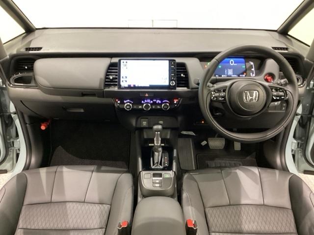 フィット ｅ：ＨＥＶリュクス　光触媒抗菌消臭施工済（5枚目）