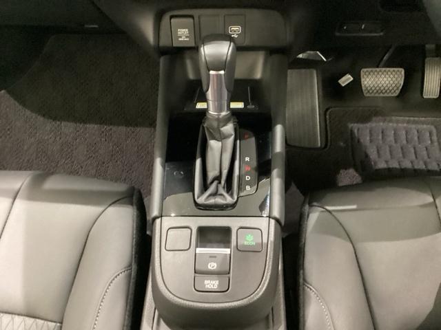 フィット ｅ：ＨＥＶリュクス　光触媒抗菌消臭施工済（9枚目）